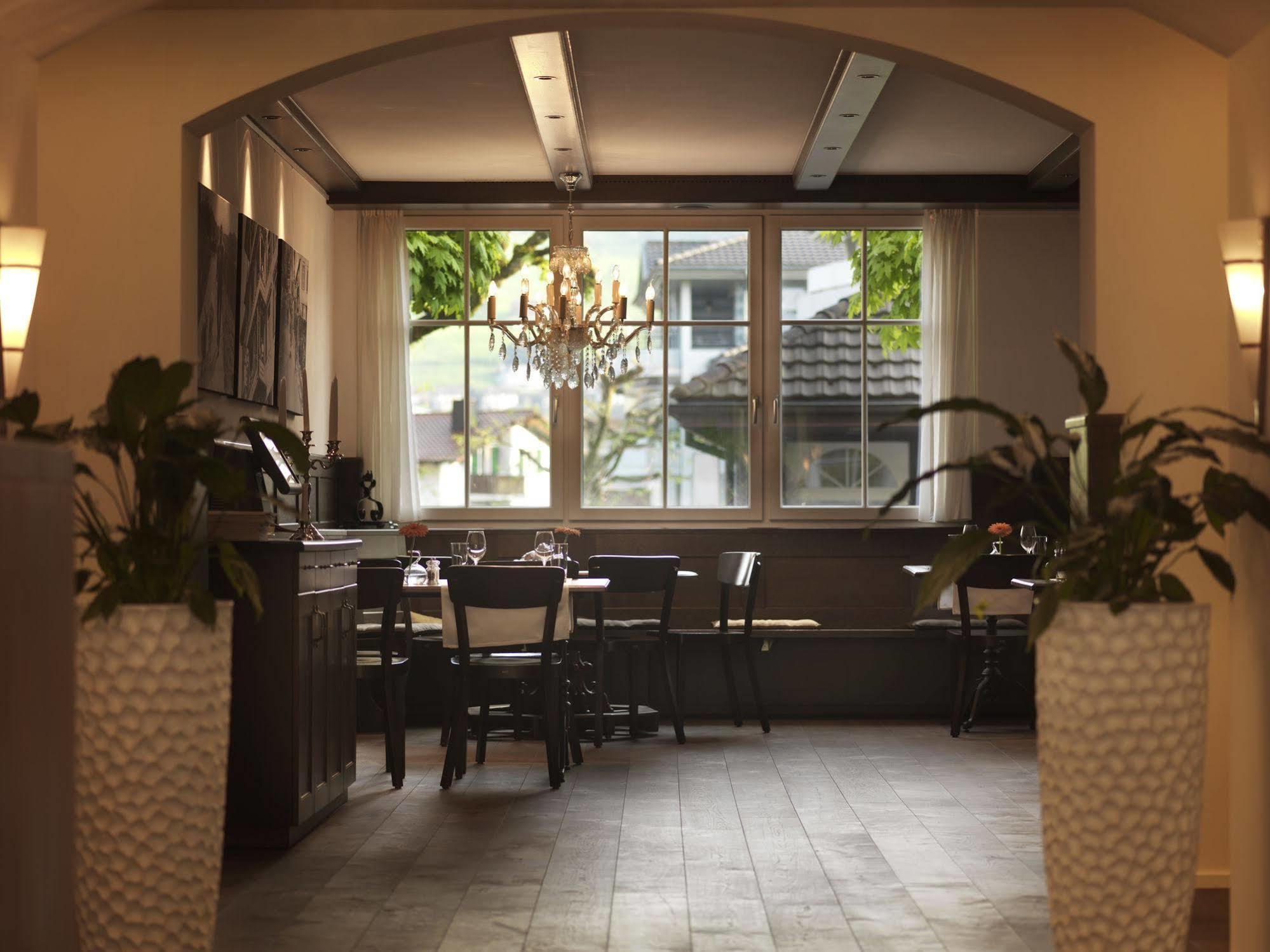 Hotel Krone 부오츠 외부 사진